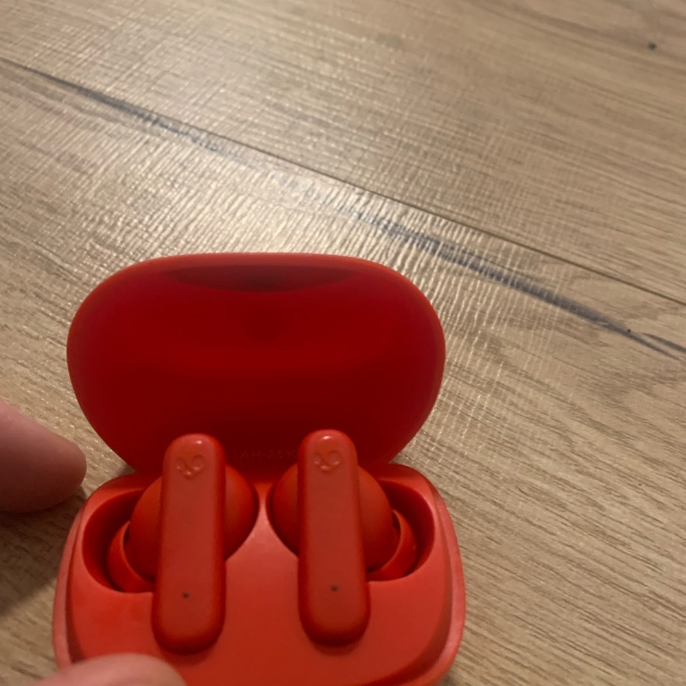 Skullcandy Vibrant Red Earbuds with Case